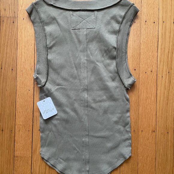 We the Free Kate Tee in Willow - Picture 3 of 6